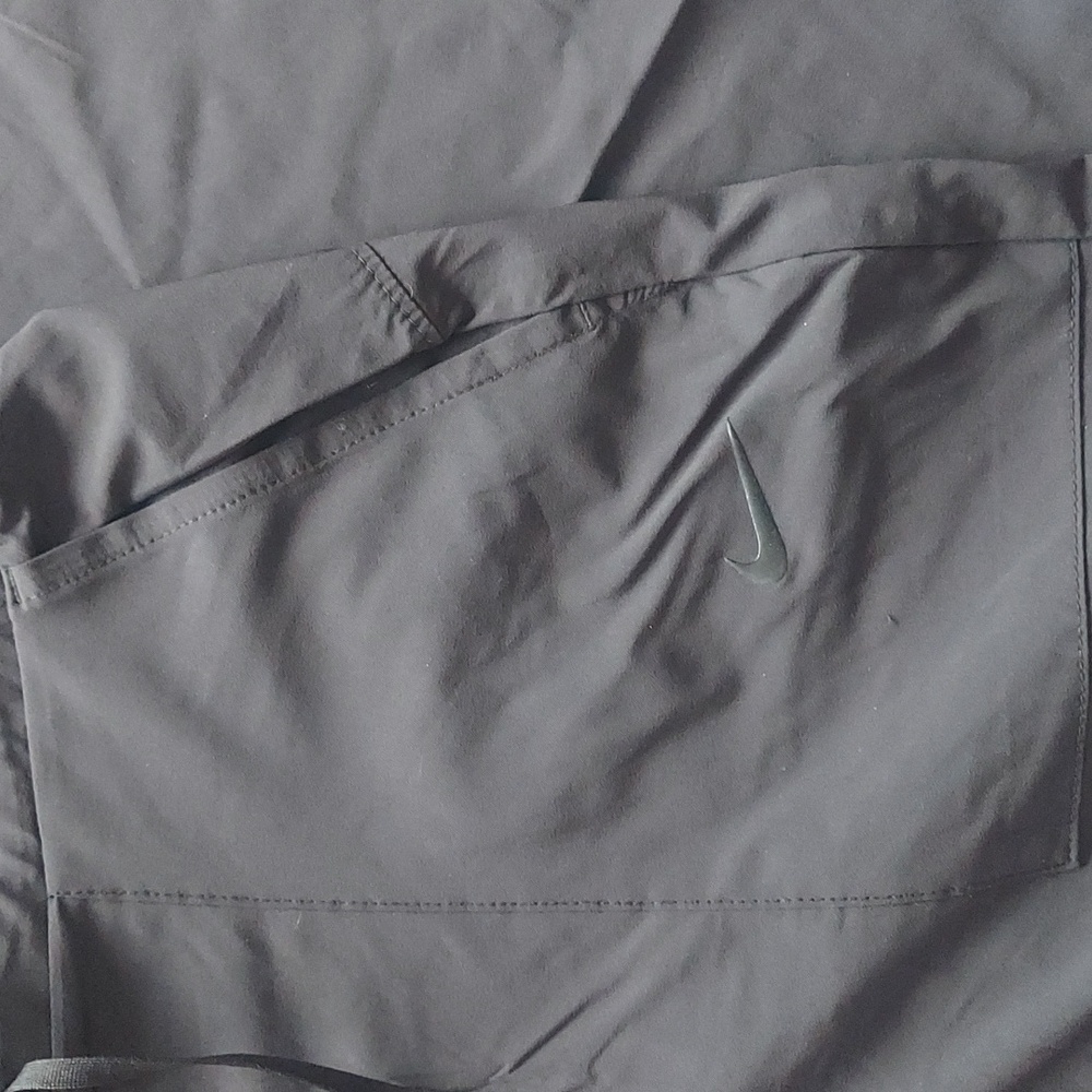 Nike - Picture 2 of 9